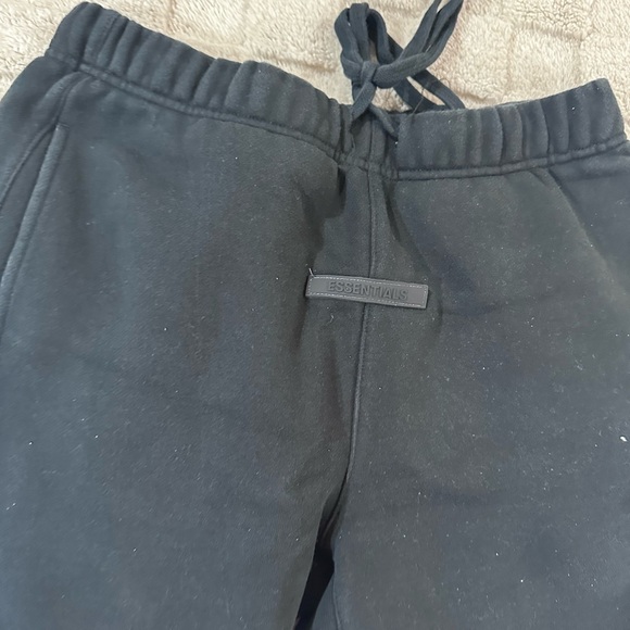 Essentials Jogger - Picture 3 of 4